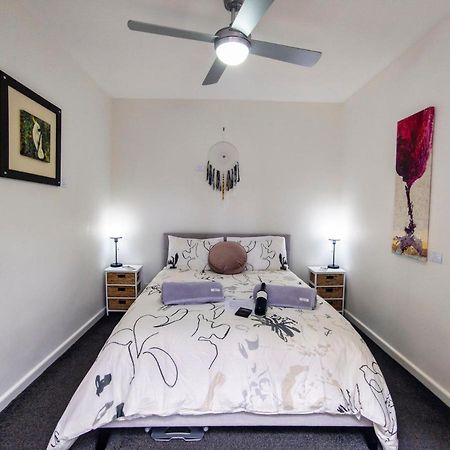A Coonawarra Experience Apartment Penola Bagian luar foto